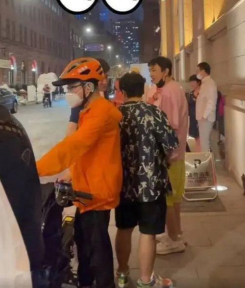 娱乐吃瓜酱有个情绪稳定的男朋友,娱乐吃瓜酱甜蜜生活揭秘