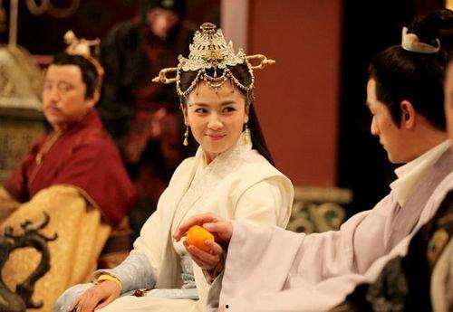 娱乐圈吃瓜后宫小说,幕后宫斗，瓜田里的爱恨情仇